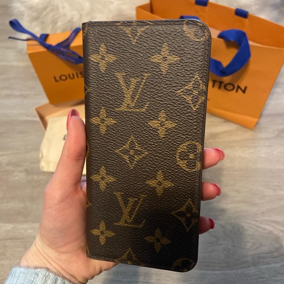 Authentic Louis Vuitton iPhone 7+ Folio - Picture 4 of 5